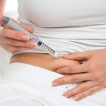diabetes-patient-using-insulin-shot-in-belly