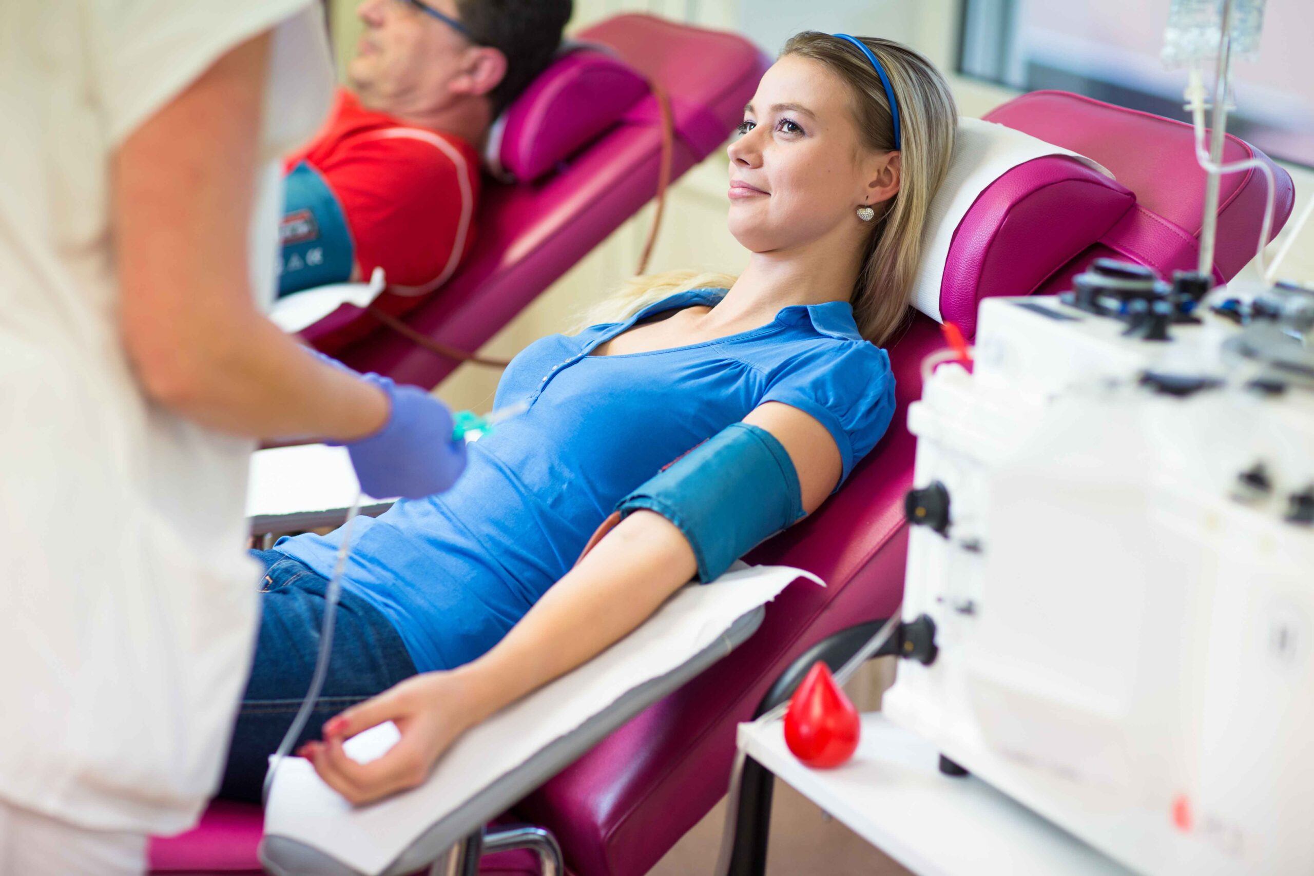 woman-giving-blood